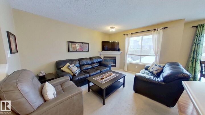 Property Photo:  5 Chestermere Way  AB T8H 2S1 