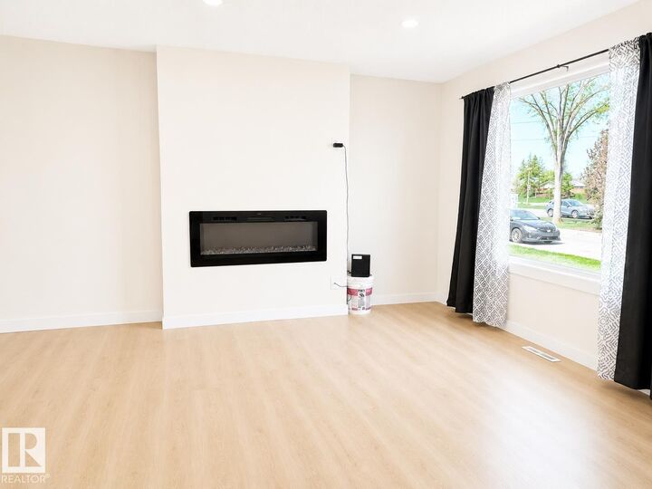 Property Photo: 11519 137 Avenue NW AB T5E 1Z5