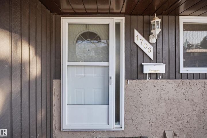 Property Photo:  1706 37 Street NW  AB T6L 2R7 