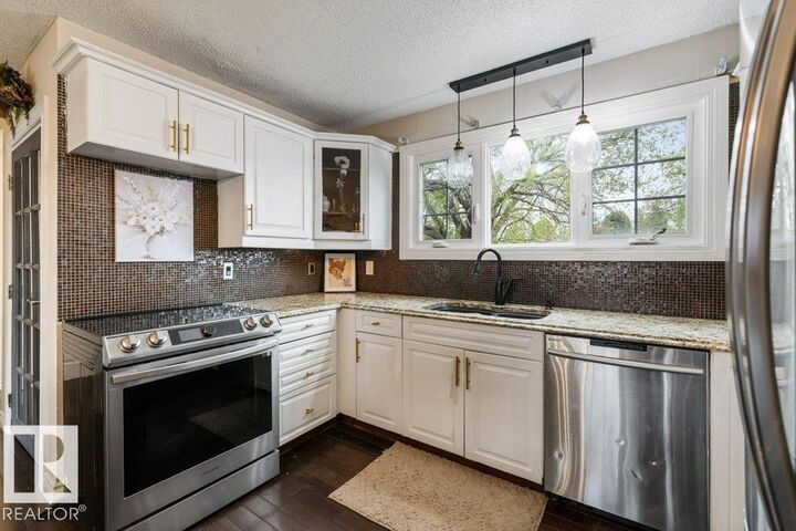 Property Photo:  11447 39 Avenue NW  AB T6J 0M5 