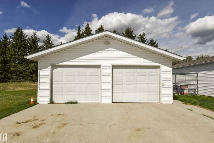 Property Photo:  2320 Twp Rd 540  AB T0E 1V0 