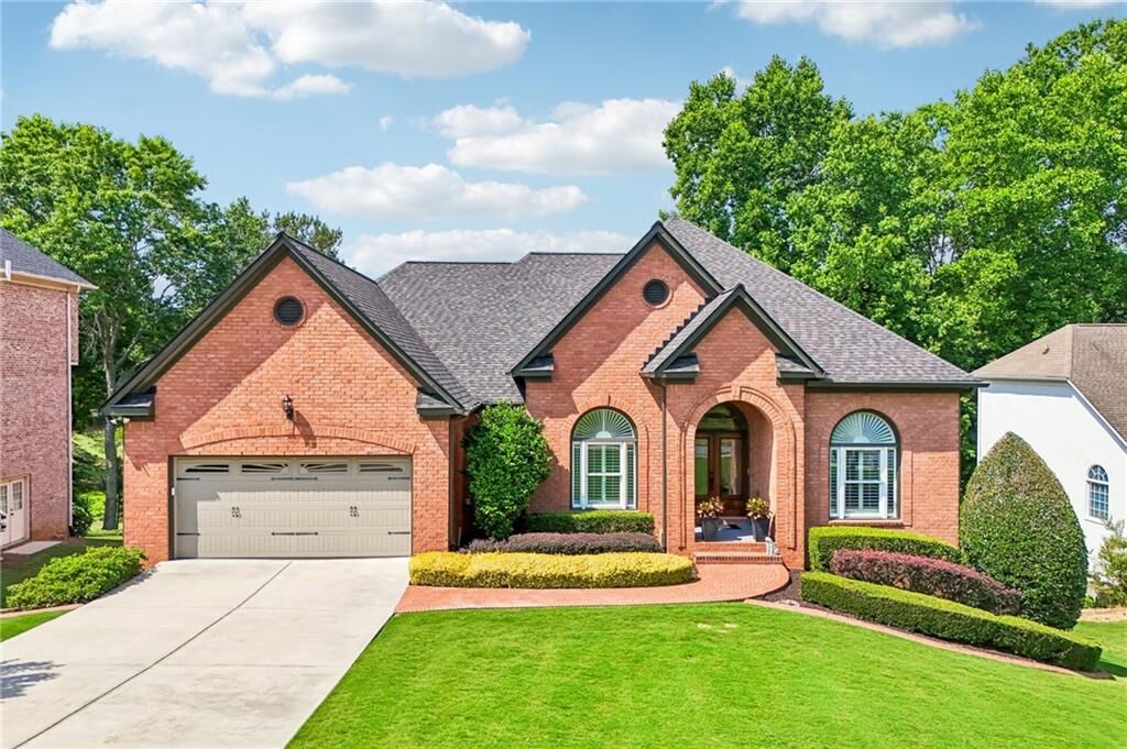 Property Photo: 6610 Bridlewood Way GA 30024