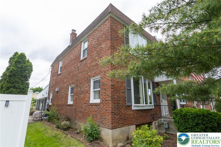 Property Photo:  735 N Plymouth Street  PA 18109 