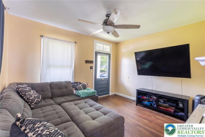 Property Photo:  622 Lechauwecki Avenue  PA 18015 