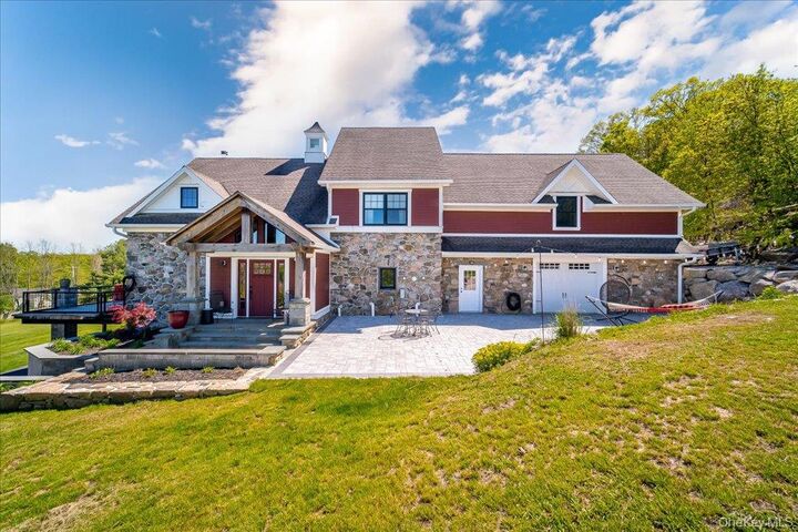 Property Photo:  9 Susan Court  NY 10987 