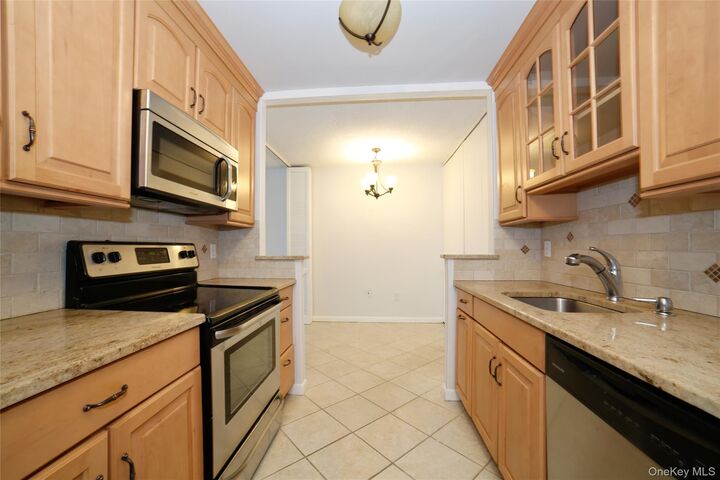 Property Photo:  300 High Point Drive 502  NY 10530 