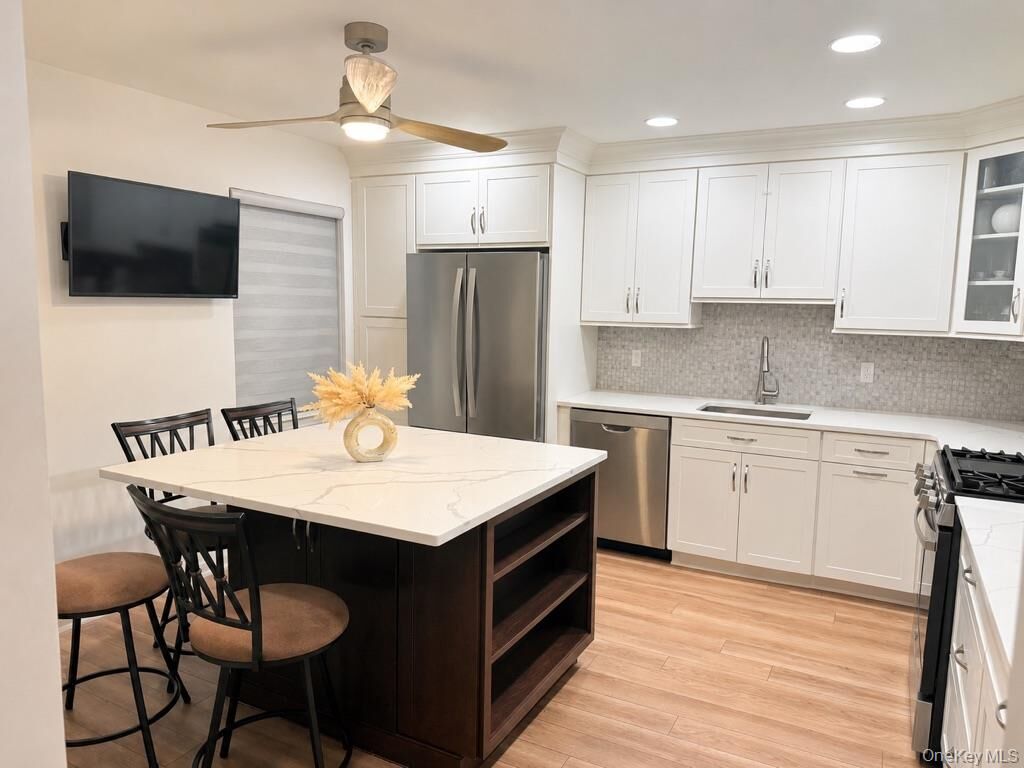 Property Photo:  414 Pawnee Court  NY 10901 