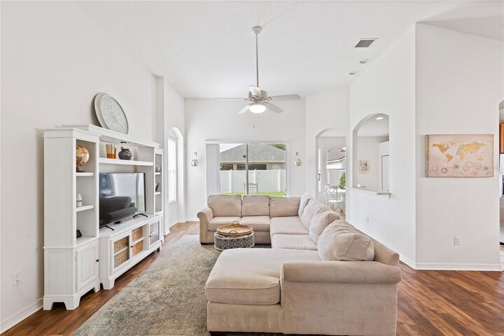 Property Photo: 10228 Avelar Ridge Drive FL 33578