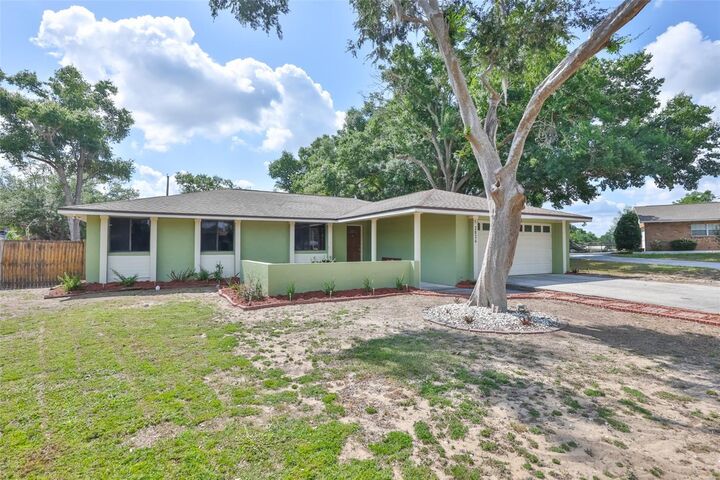 Property Photo:  2824 Bellwood Drive  FL 33511 