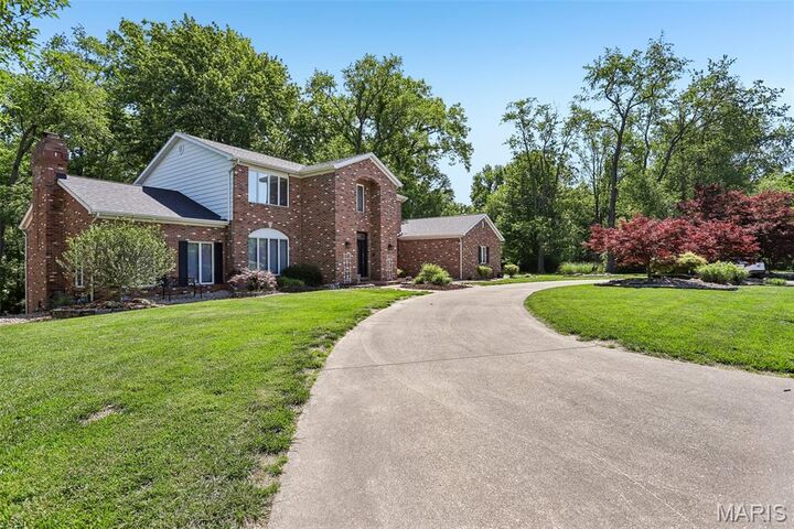 Property Photo:  325 Deer Run Lane  IL 62034 