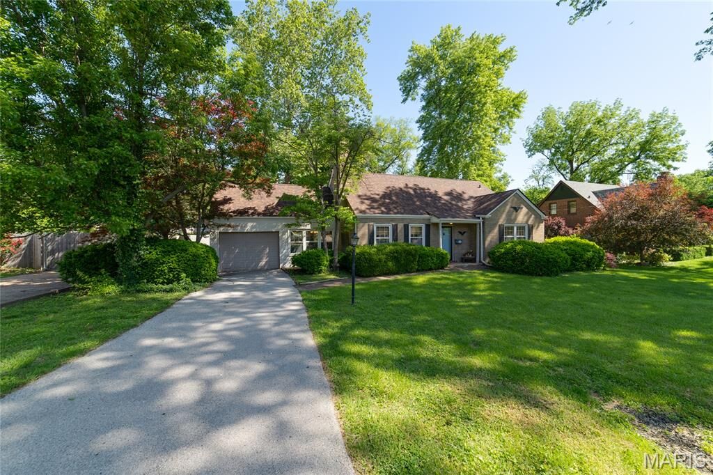Property Photo:  111 Royal Avenue  MO 63135 