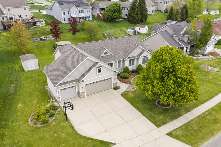 Property Photo:  1815 Planters Row Drive SW  MI 49315 
