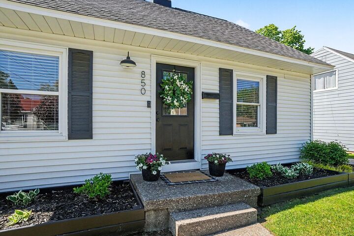 Property Photo:  850 Colrain Street SW  MI 49509 
