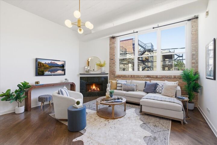 Property Photo: 1158 W Armitage Avenue 206 IL 60614