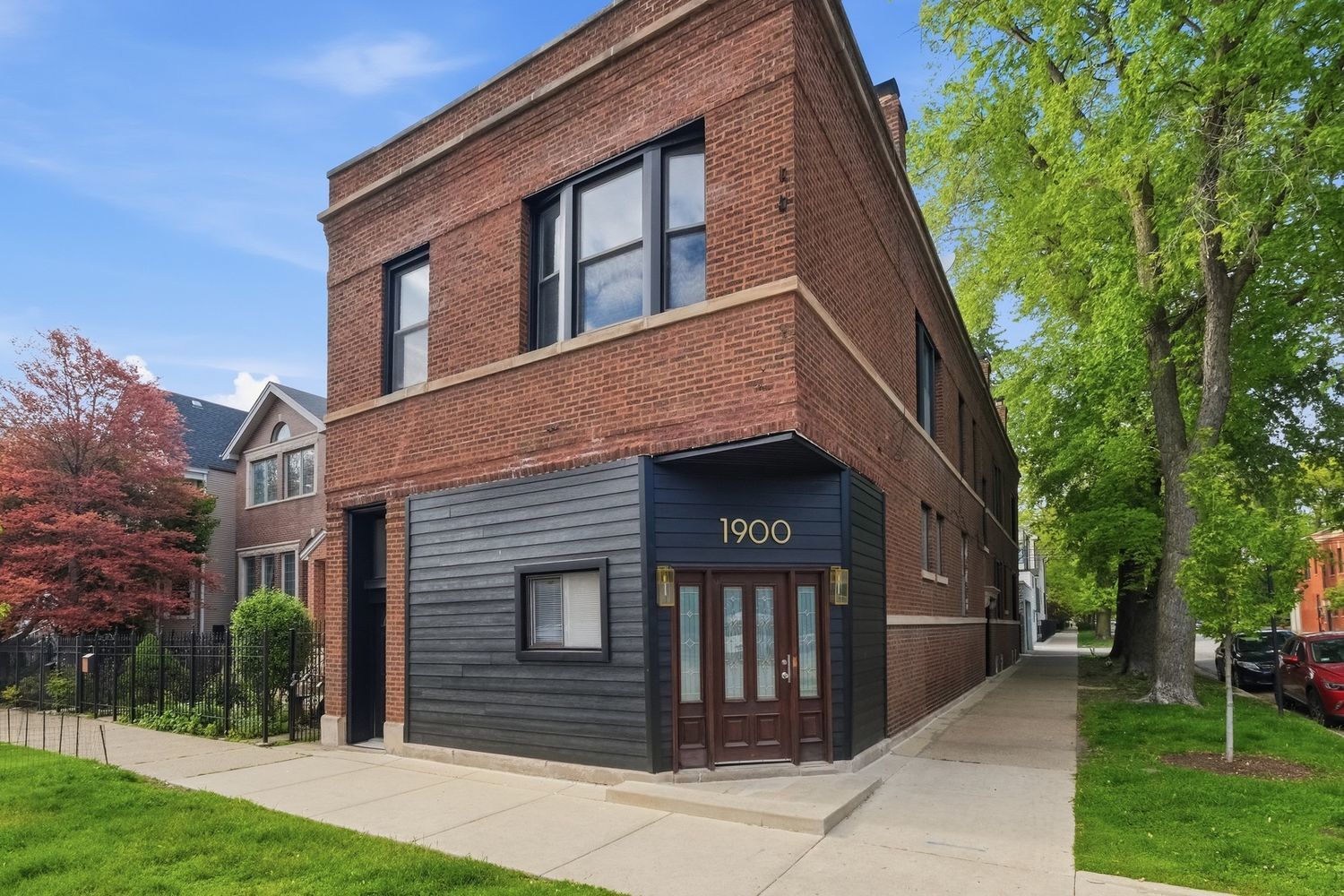 Property Photo:  1900 W Oakdale Avenue  IL 60657 