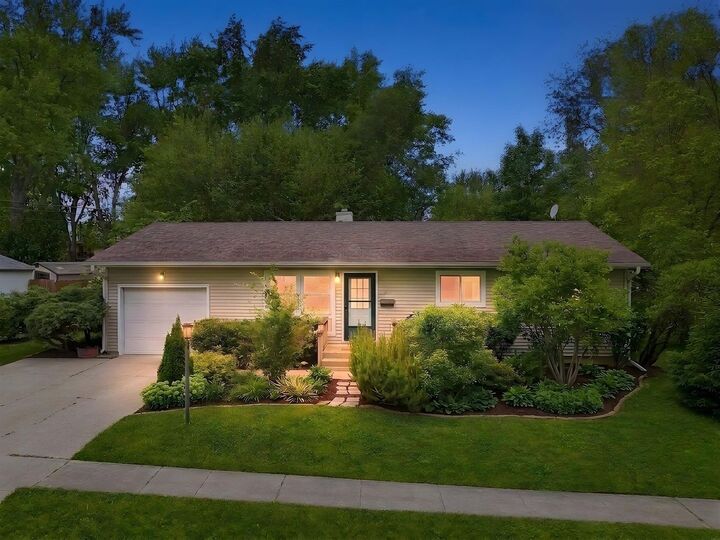 Property Photo: 324 Birchwood Lane IL 60115