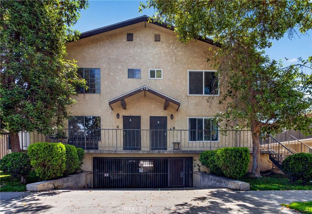 Property Photo: 216 W Tujunga CA 91502