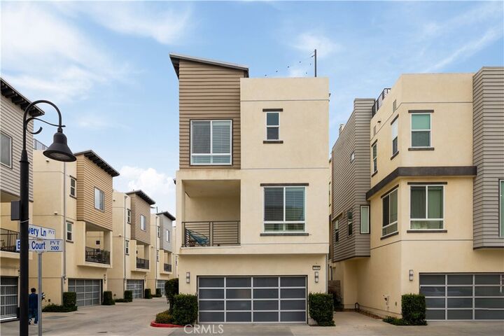 Property Photo:  2138 Bella Court  CA 92627 