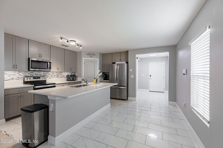Property Photo: 7705 Peace Lane FL 32210