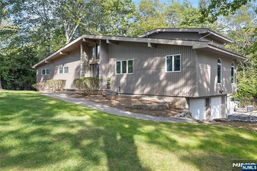 Property Photo:  727 Rolling Hill Drive  NJ 07675 