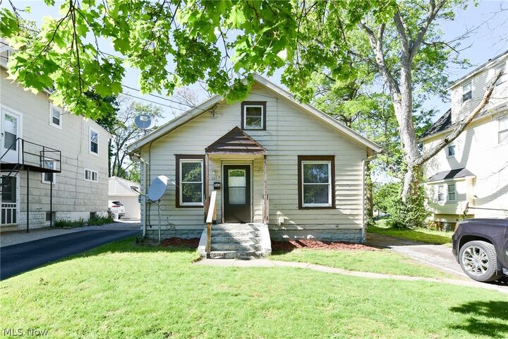 Property Photo:  761 E Crosier Street  OH 44306 