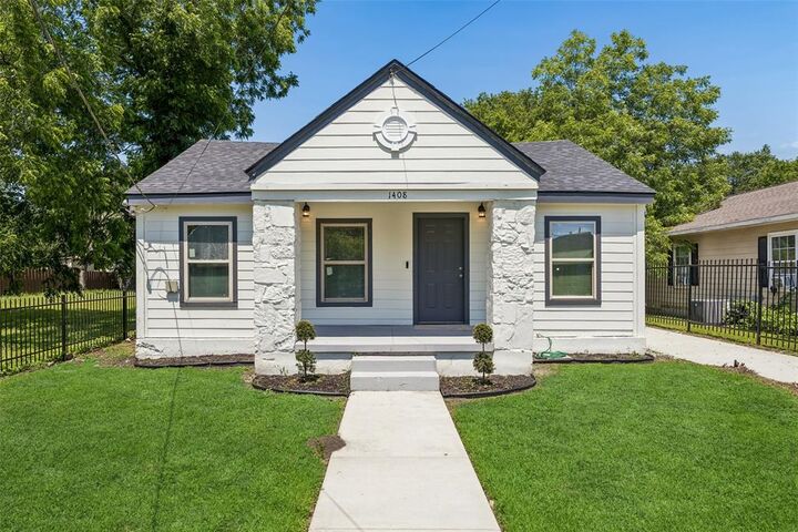 Property Photo: 1408 S Fitzhugh Avenue TX 75223