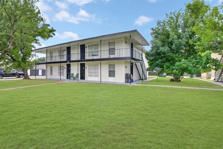 Property Photo:  3016 Tudor Lane  TX 75060 
