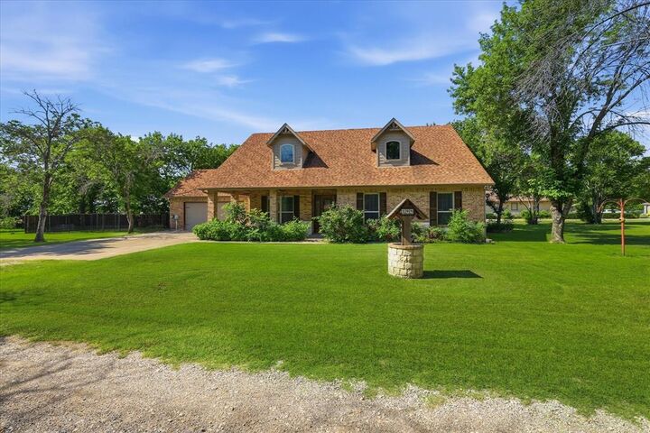 Property Photo:  108 S Walnut Street  TX 76262 