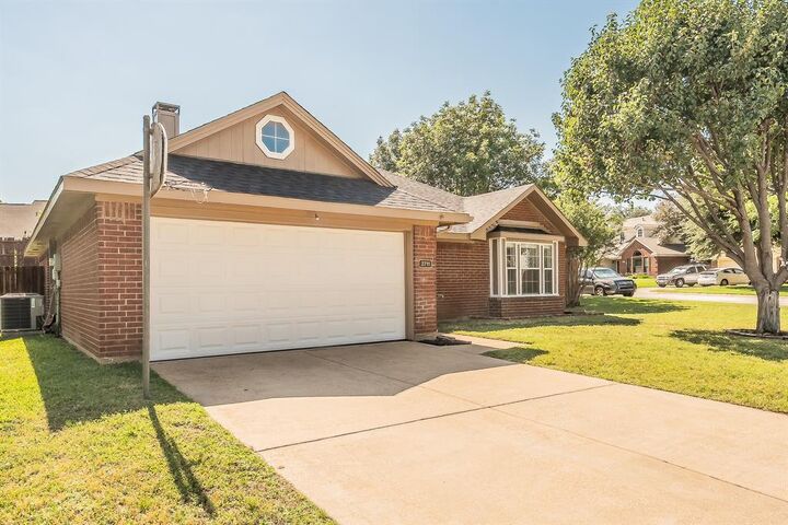 Property Photo:  2711 Canterbury Street  TX 76039 