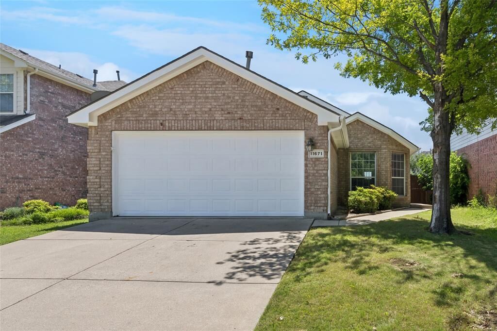 Property Photo: 11671 Cottontail Drive TX 76244