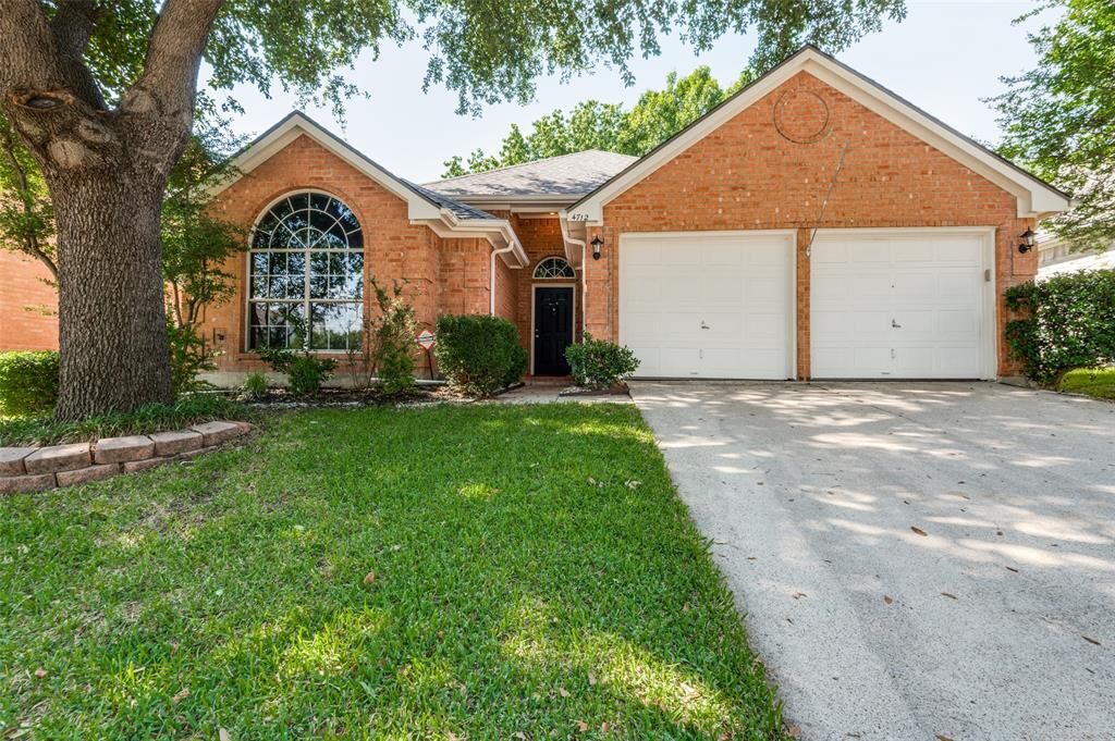 Property Photo: 4712 Mount Hood Road TX 76137