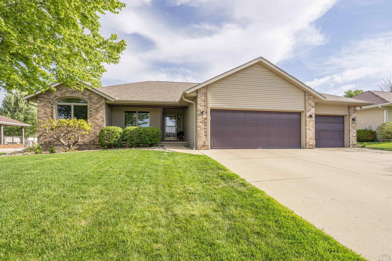 Property Photo: 53 18th St SE IA 51031