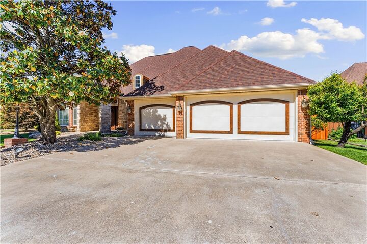 Property Photo:  5406 Bent Tree Drive  AR 72758 