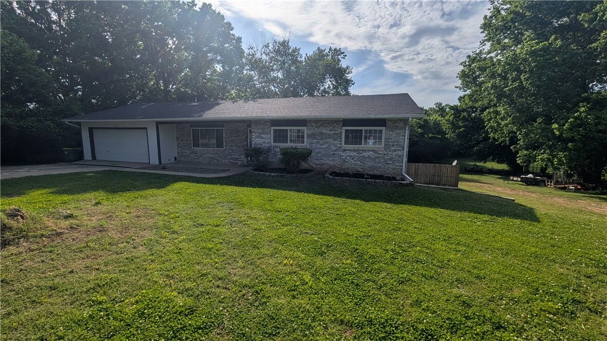 Property Photo: 117 N Cynthia Avenue AR 72730