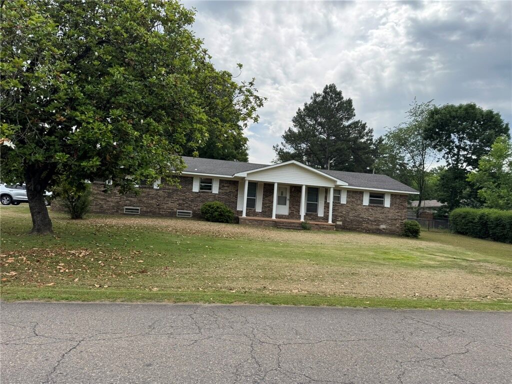 Property Photo:  3104 N Frankfort Avenue  AR 72802 