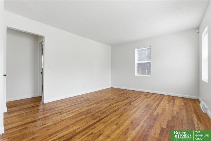 Property Photo:  7407 N 34 Street  NE 68112 