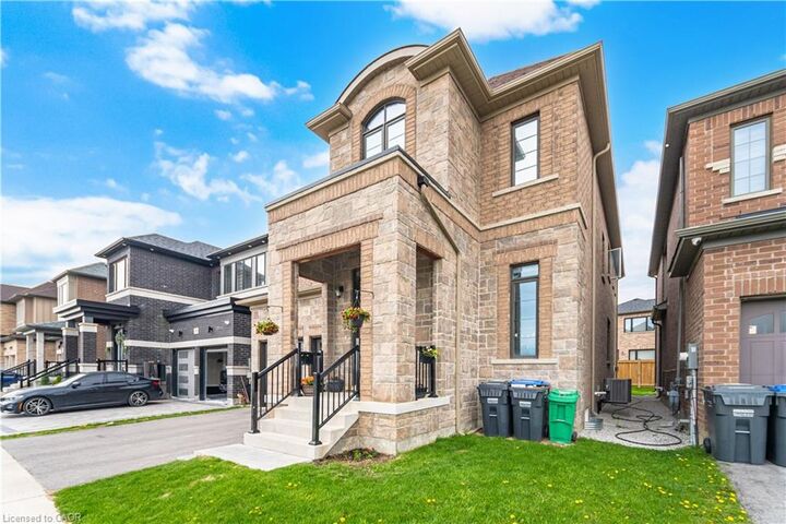 Property Photo:  18 Tweedhill Avenue  ON L7C 4K5 