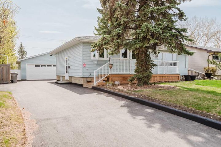 Property Photo:  10253 112 Avenue  AB T8V 1V9 
