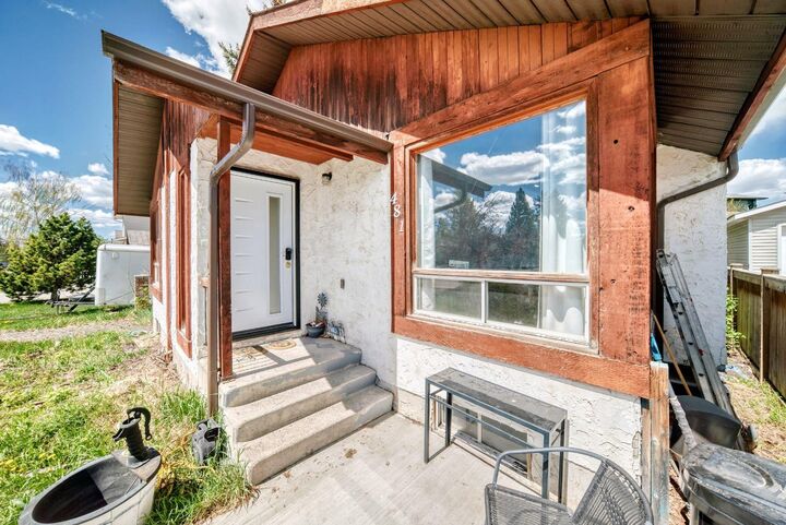Property Photo:  481 Big Springs Drive SE  AB T4A 1A3 