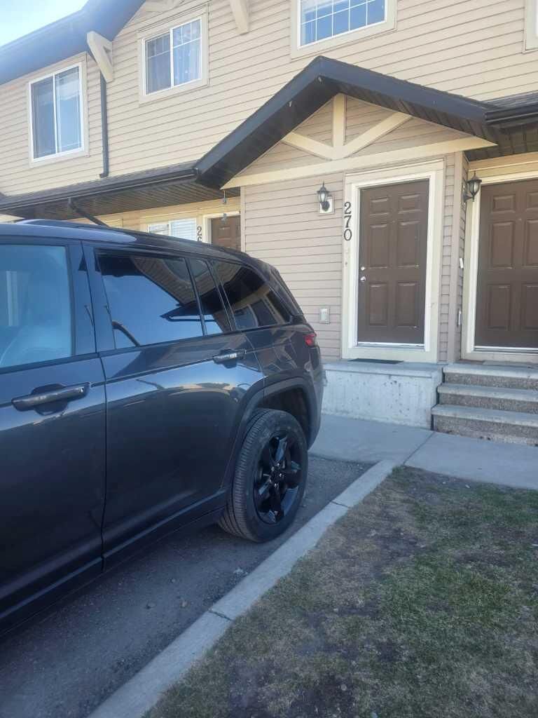 Property Photo:  270 Saddlebrook Point NE  AB T3J 0G5 
