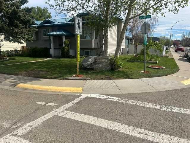 Property Photo:  144 Upland Boulevard W  AB T1R 0R3 