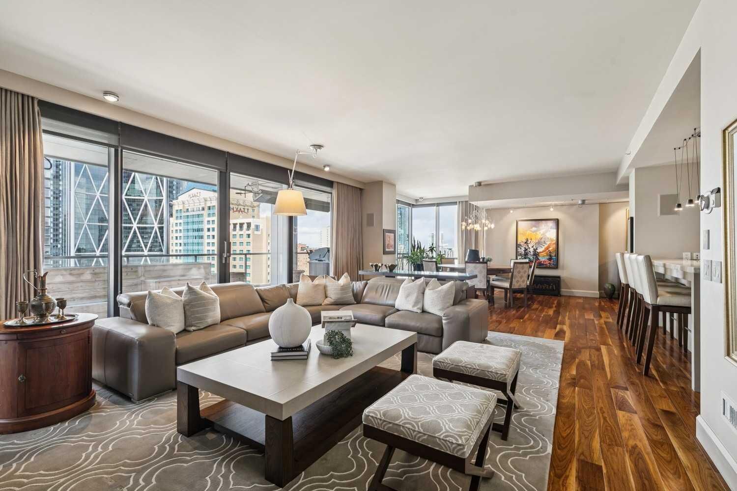 Property Photo: 108 9 Avenue SW 1601 AB T2P 0S9