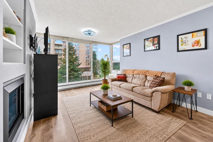 Property Photo:  4555 Varsity Lane NW 408  AB T3A 2V6 