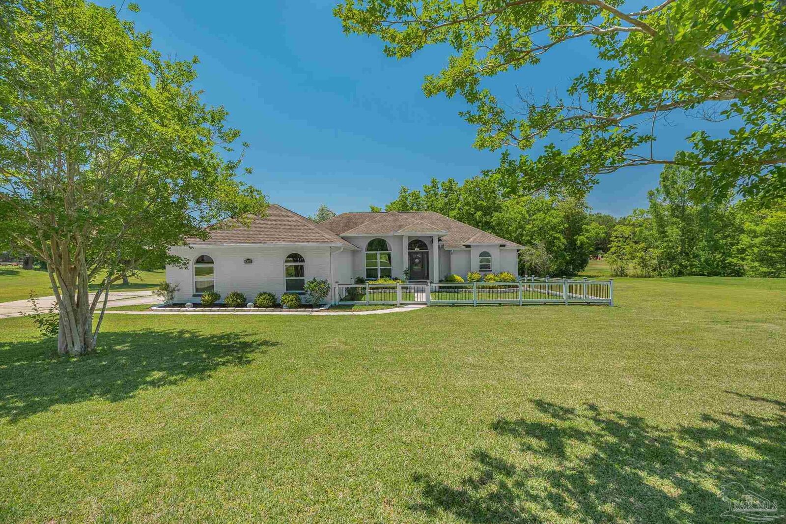 Property Photo: 435 Meander Ln FL 32533