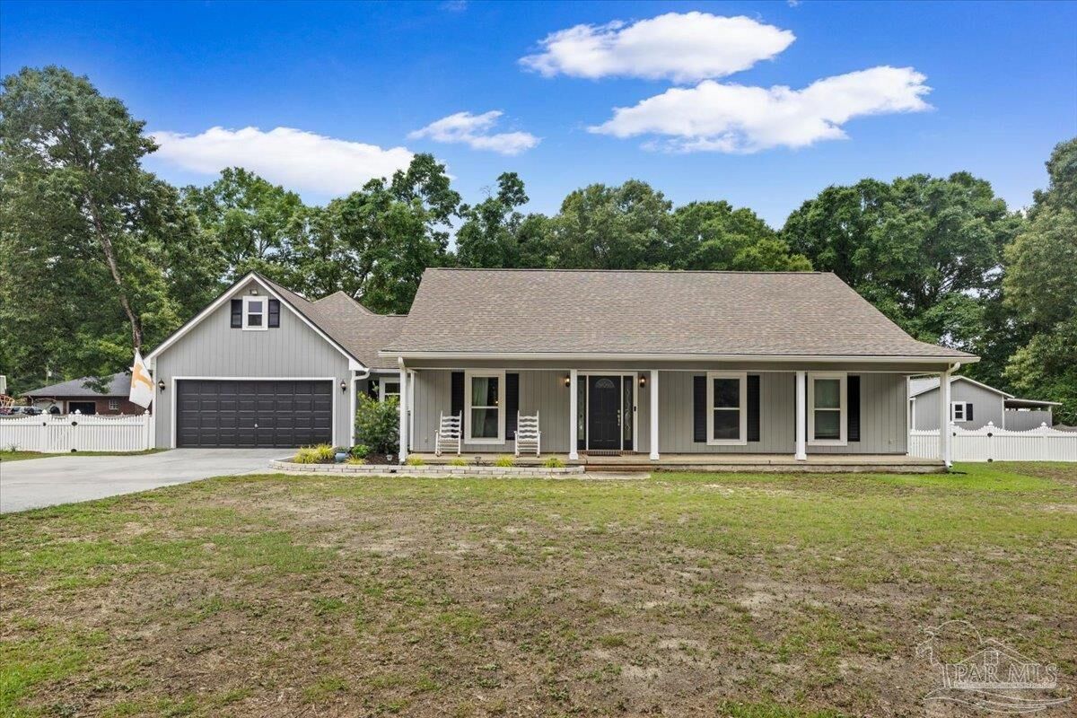 Property Photo: 2833 Tunnel Rd FL 32571