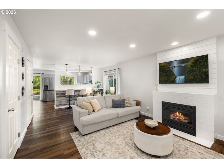 Property Photo:  1410 NE Dekum St  OR 97211 