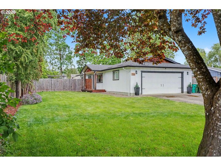 Property Photo:  760 SE Edwards Dr  OR 97115 
