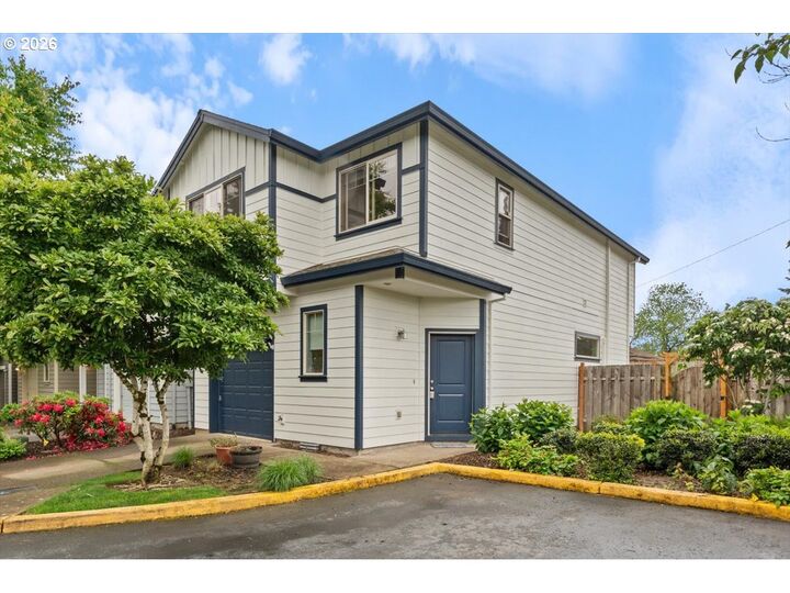 Property Photo: 10593 SE 75th Ave OR 97222