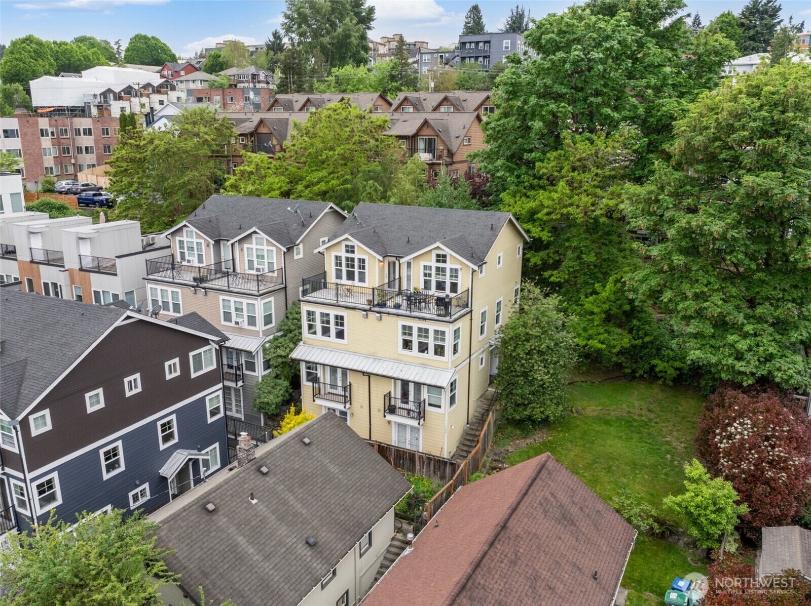 Property Photo:  129 A  26th Avenue E  WA 98112 