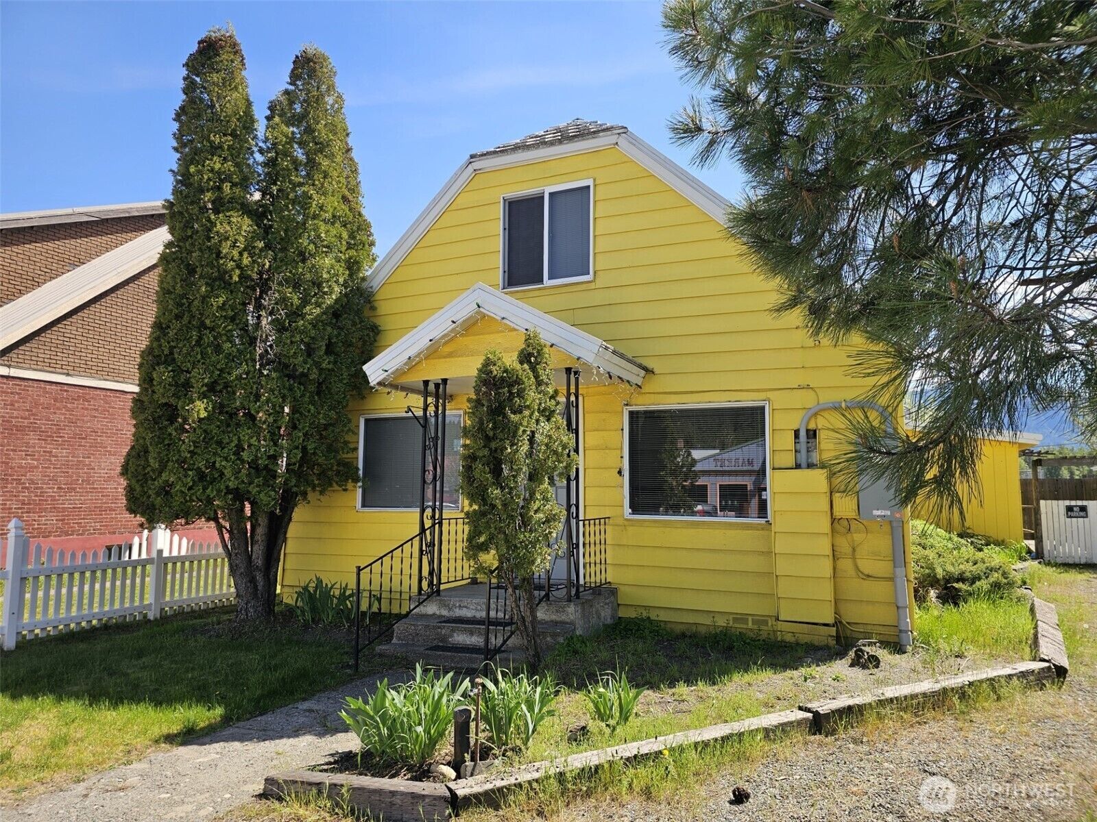 Property Photo:  424 E 1st Street  WA 98922 